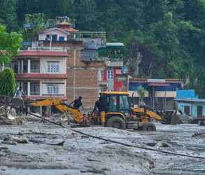 Regierung: Mindestens 95 Tote nach Sturzflut in Nepal