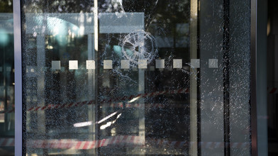 20.000 Euro Schaden: Wartehäuschen in Kaufungen zertrümmert