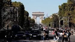 Paris begrüßt Papst Leo XIV: Fahrräder entfernt, Straßen gesperrt