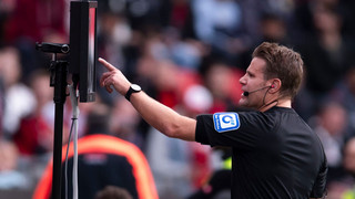 Direkt bei Eintracht-Spiel: Schiri-Durchsage nach Videobeweis