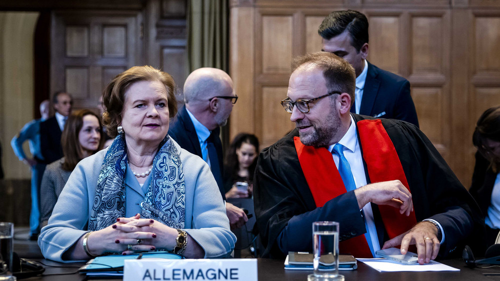 Tania von Uslar-Gleichen (li.), Generaldirektorin für Rechtsangelegenheiten von Deutschland im Völkermord-Verfahren gegen Deutschland. Der Internationale Gerichtshof in Den Haag hat die Forderungen Nicaraguas zurückgewiesen.