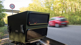 Polizei blitzt auf A480: Porsche rast mit 226 km/h durch Baustelle