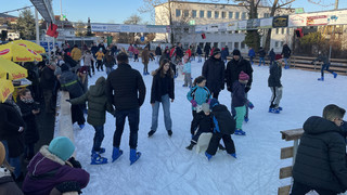 Echtes Eis statt Plastik: "Eiszeit" in Bad Wildungen läuft