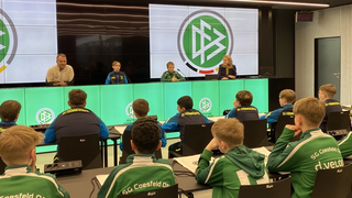 Besonderer Tag mit Hansi Flick: Jugendteams zu Gast am DFB-Campus