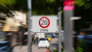 Tempolimit & weniger Parkplätze: Frankfurt führt Tempo-20-Zonen ein