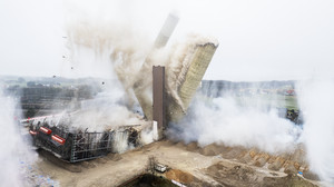 Mega-Schornstein in NRW gesprengt