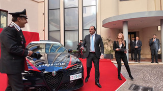 Wenn Leistung Leben rettet - Alfa Romeo und Maserati unterstützen Carabinieri mit zwei Hochleistungsfahrzeugen