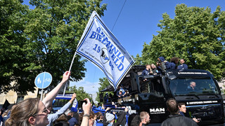Arminia Bielefeld-Fans feiern DFB-Pokalfinalisten trotz Niederlage