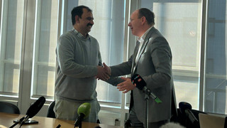 Nach Amokfahrt in Mannheim: Mutiger Taxifahrer als Held gefeiert