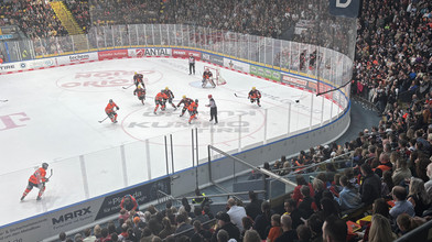 Löwen Frankfurt schlagen Wolfsburg mit 3:2 nach Verlängerung