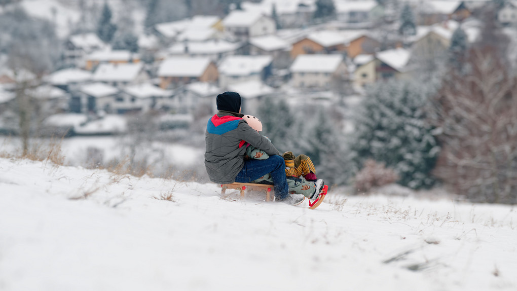 Rodeln: Schnee-Spaß in Hessen