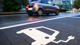 Immer mehr Autofahrer wechseln zum Elektroauto