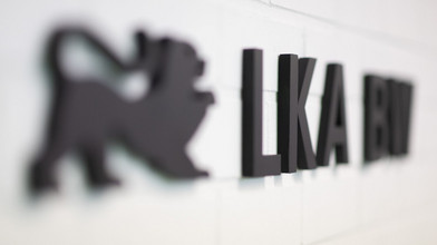 Große Razzia bei rechtsextremem Verlag: NS-Material gefunden