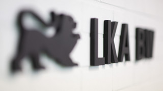 Große Razzia bei rechtsextremem Verlag: NS-Material gefunden