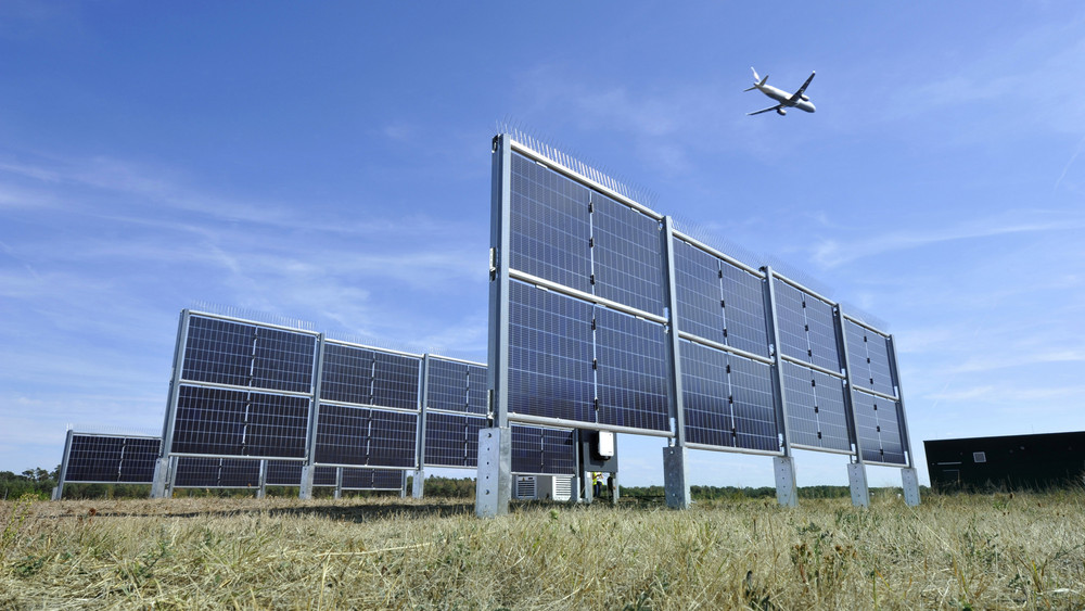 Heute geht eine große Solaranlage am Frankfurter Flughafen in Betrieb