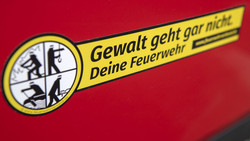 Mainz: Feuerwehrleute mit Pyrotechnik beworfen