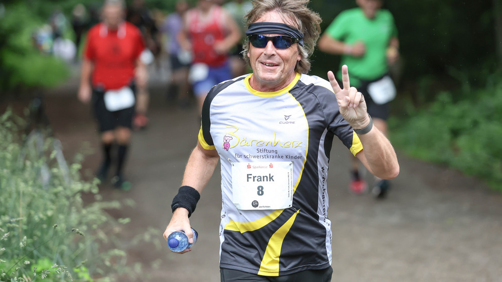 Frank Dieter bei einem Lauf in Wiesbaden. An diesem Sonntag (26.10.) läuft er den 100. Spendenmarathon für das Kinderhospiz Bärenherz.