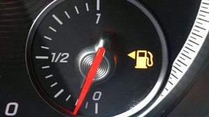 Tank oder Akku leer? Wie lange Sie jetzt noch weiterfahren können