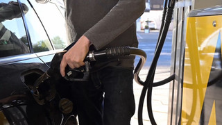 Umfrage: Viele lassen wegen Spritpreis Auto häufiger stehen