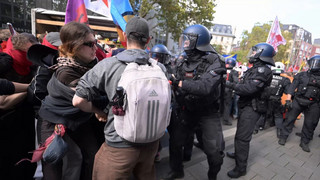 Proteste gegen Rheinmetall: Polizei mit Stahlkugeln beschossen 