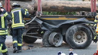Schwerer Unfall auf B27: Vollsperrung zwischen Hünfeld und Fulda