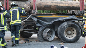Schwerer Unfall auf B27: Vollsperrung zwischen Hünfeld und Fulda