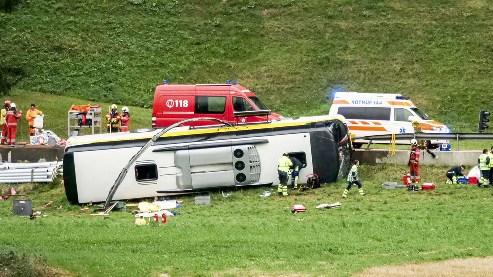 Fünf Tote bei Busunfall in der Schweiz