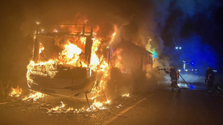 Linienbus in Oberursel brennt vollständig aus