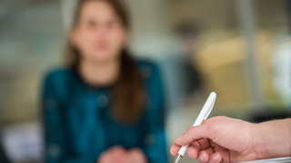 Rassismus in Hessen: Andrang bei Beratungsstellen bleibt groß