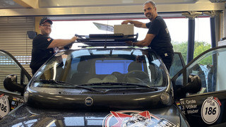 Berufsschullehrer aus Dieburg bei verrückter Abenteuer-Auto-Rallye