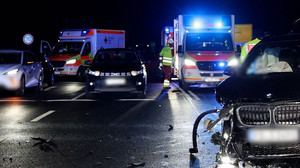 Crash am Mittwochabend: Mehrere Personen verletzt