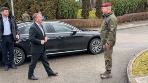 Land- und Bündnisverteidigung im Fokus: Pistorius besucht Kommando Spezialkräfte