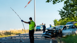 Motorradfahrer stirbt nach Frontal-Crash mit BMW in Mücke