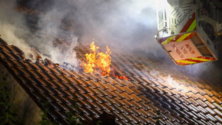 Freiensteinau Nieder-Moos: Feuer in Fachwerkhaus - ein Verletzter