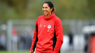 Fußball: Ex-Bundestrainerin Steffi Jones im Interview bei FFH