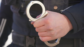Festnahme in Bensheim: Mann droht im Zug und schlägt Frau