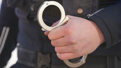 Festnahme in Bensheim: Mann droht im Zug und schlägt Frau