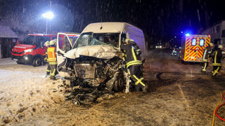 Unfall zwischen LKW und Sprinter in Schlitz