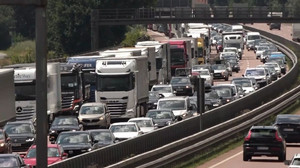 Ferienstart im Norden - es wird eng auf der Autobahn