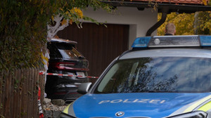 Täter auf der Flucht: Mann in Bayern an Haustür erschossen