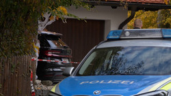 Täter auf der Flucht: Mann in Bayern an Haustür erschossen