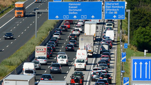 Ausbau der A5 bei Frankfurt: ÖPNV erweitern statt 10-spurige Autobahn