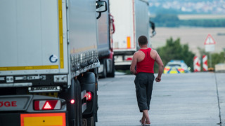 ADAC: Besonders viele Lastwagen-Falschparker auf A7 bei Kassel