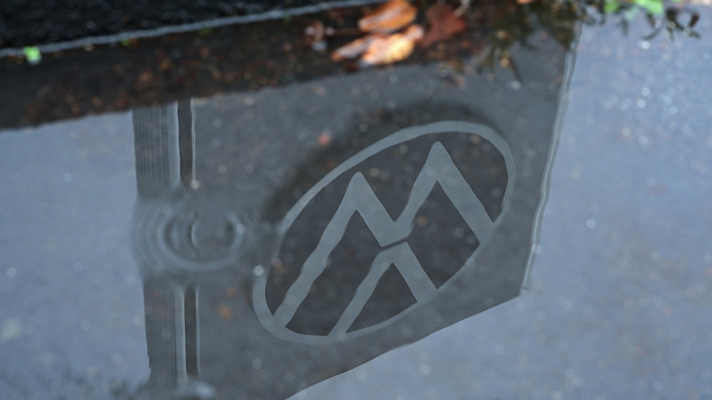 VW plant laut einem Medienbericht ein neues Sparprogramm. 