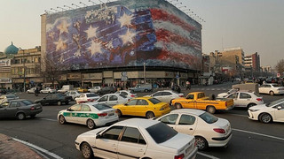 Leichen und Blutlachen: Iran warnt USA auf Plakatwand in Teheran