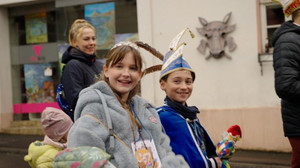 "Heute gehört die Bühne uns!" - Kinder feiern ihren großen Tag