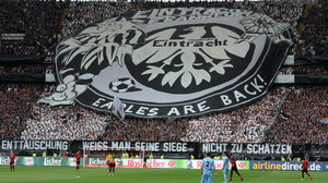 Schwerer Unfall bei Eintracht-Spiel im Frankfurter Stadion