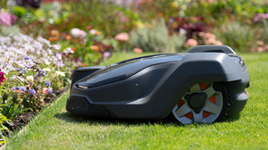 BUND fordert Nachtfahrverbot für Mähroboter