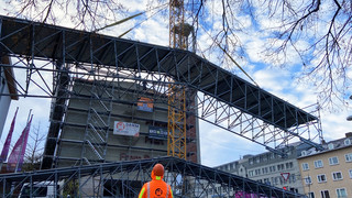 Elisabethkirche in Kassel: Not-Dach wird montiert