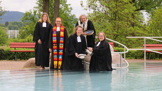 Fußball, Quizgottesdienst und Freibad-Taufe